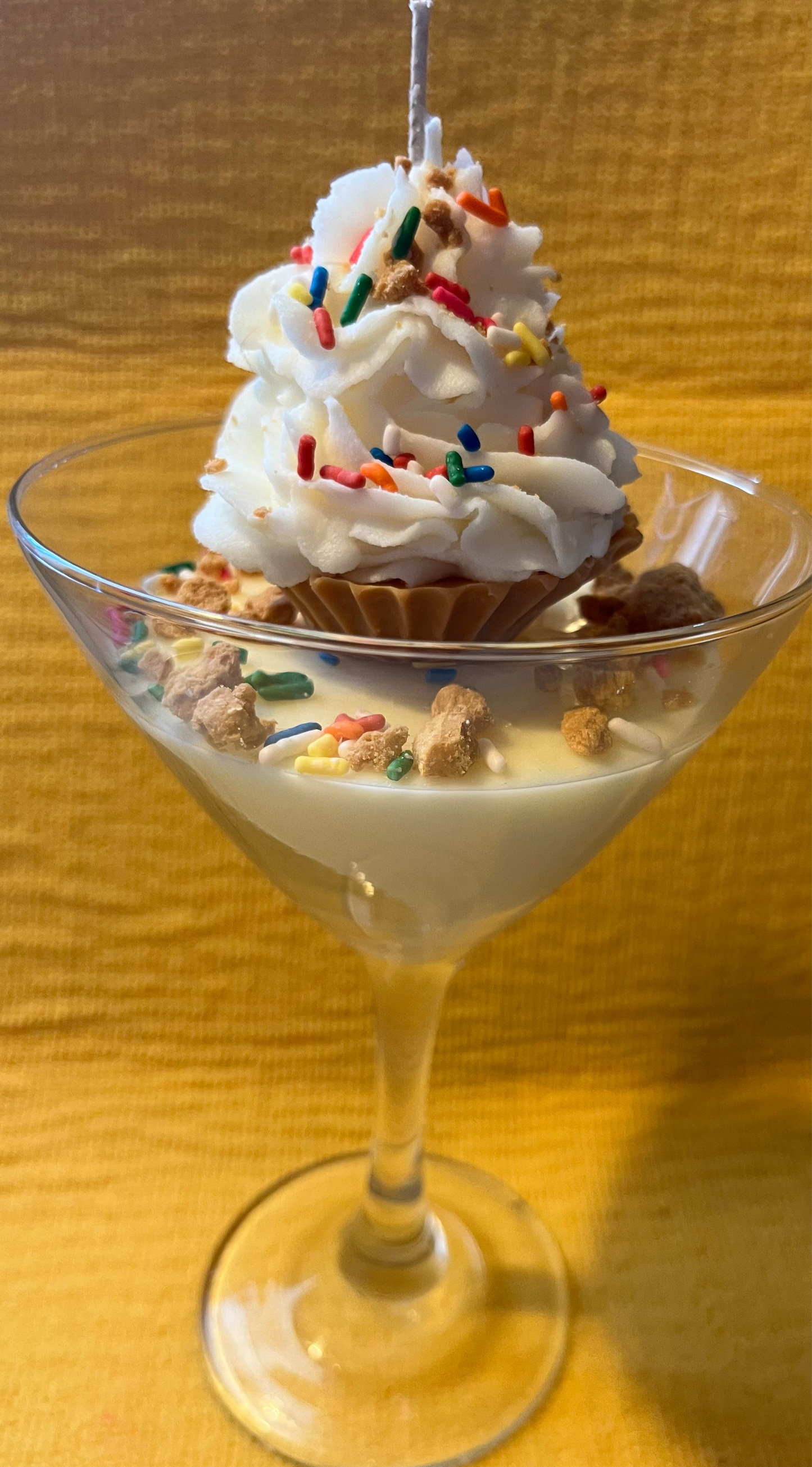 Cupcake martini candle